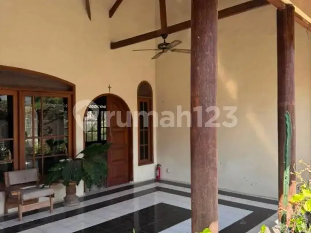 Spacious 5 Bedroom Villa For Rent In Sanur, Private Pool, 700 M² Land, Idr 450 Million/Year - Image 2 of 5