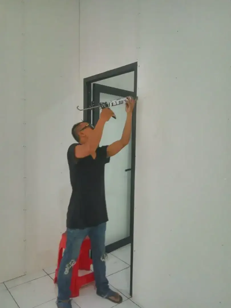 Pasang pintu kayu atau serpis - Image 1 of 10