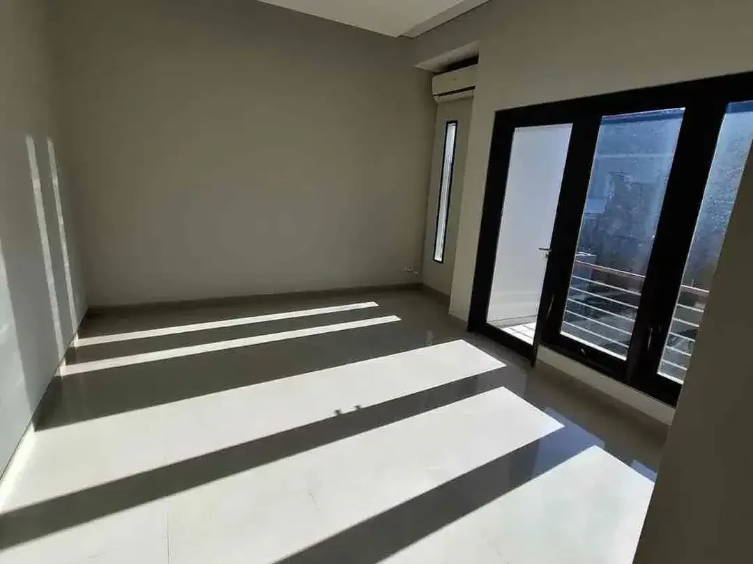 Dijual rumah minimalis baru gress lantai 2 berLokasi perumahan surya buana deket kerobokan - Image 3 of 8