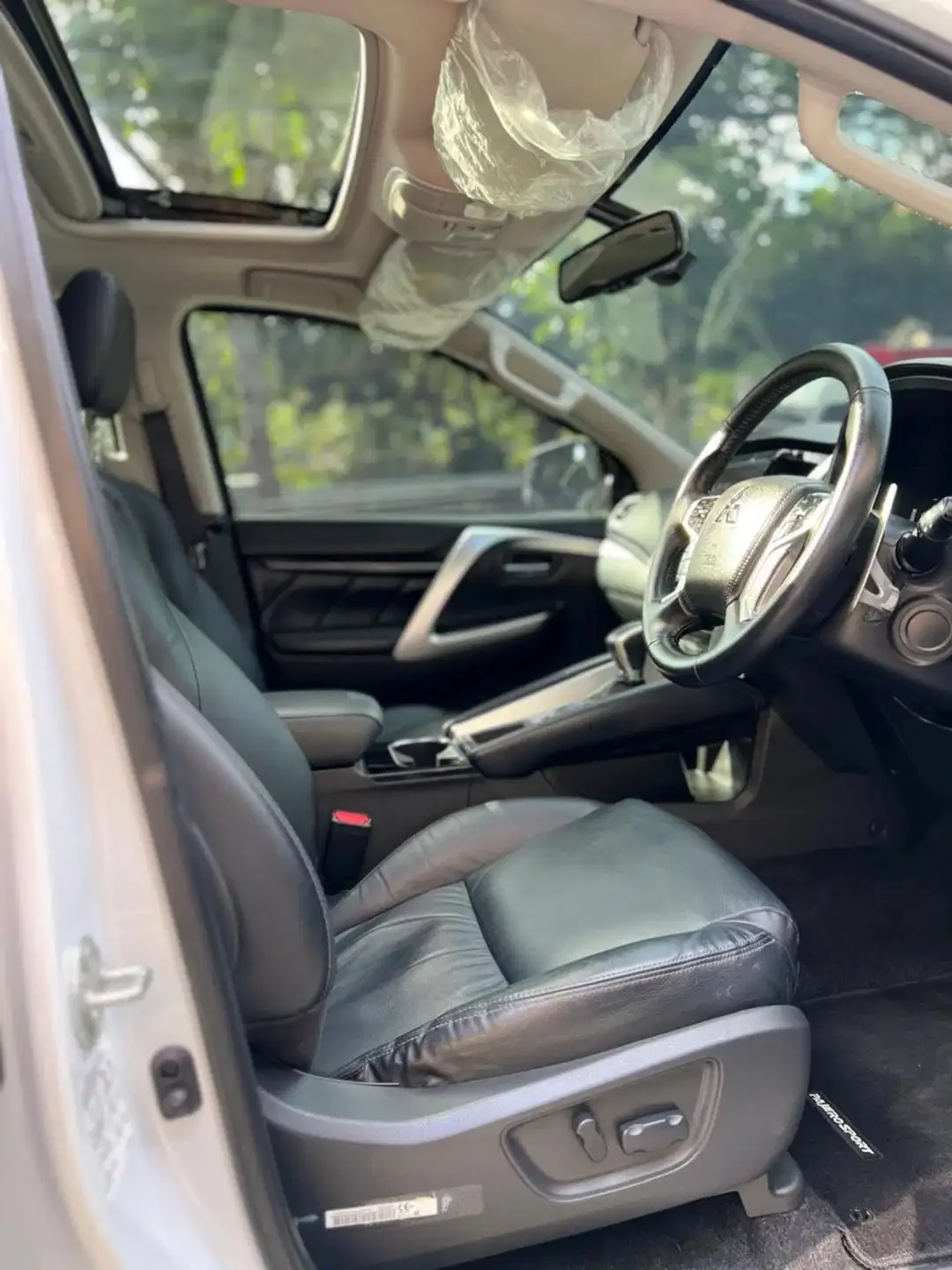 Pajero Sport Dakar 2023 Asli Bali Low KM 20rb - Image 5 of 10