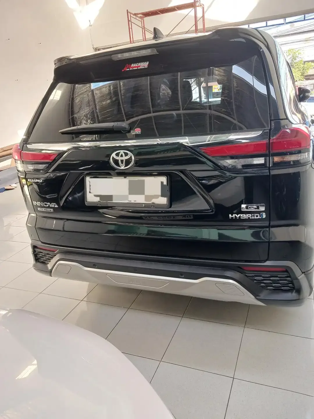 Toyota Innova Zenix Hybrid Q Modellista 2023 Hitam metalik A/T 2.0 - Image 7 of 9