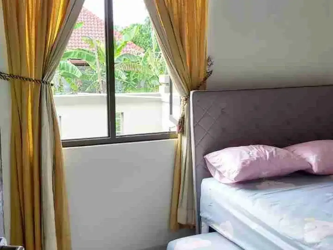 Sewa Tahunan Rumah Furnished 1lt Lokasi Jl Kuwum, Umalas Bali area Hunian Strategis dekat Pantai canggu - Image 9 of 10