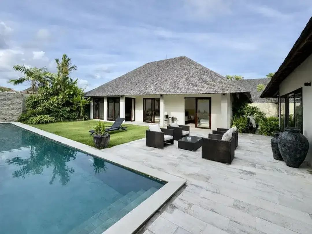 LEASEHOLD | TROPICAL 3-BEDROOM VILLA WITHIN A COMPLEX IN UMALAS BUMBAK - Image 2 of 10