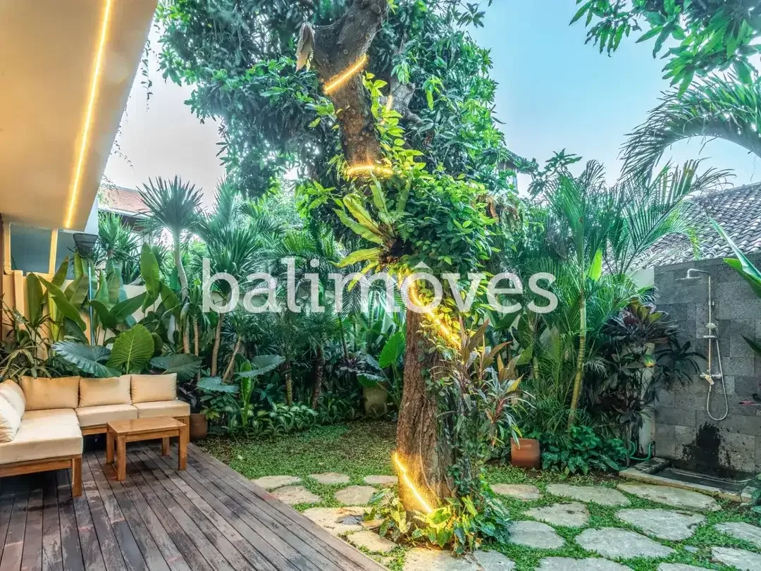 Villa Menawan dengan Dua Kamar Tidur di Tepi Pantai Sanur - Image 8 of 10