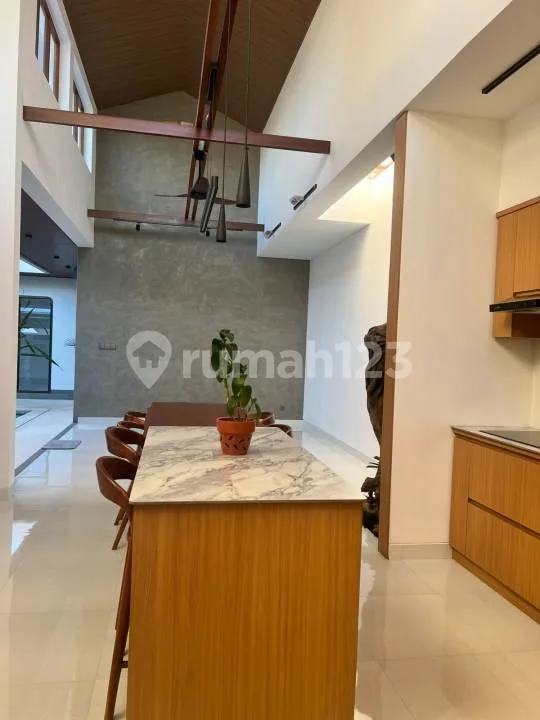 Disewakan Jangka Panjang - Villa dengan Desain Elegan di Kawasan Sanur Kauh, Cocok untuk Hunian Keluarga, Akses Mudah ke Pantai Sanur dan Icon Mall - Image 2 of 4