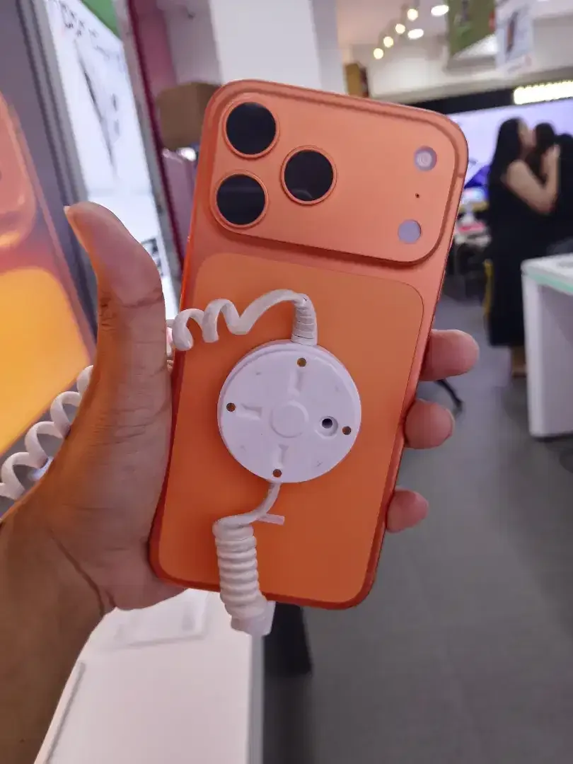 KREDIT IPHONE 17 PRO MAX CUKUP KTP SAJA GARANSI RESMI IBOX - Image 2 of 2