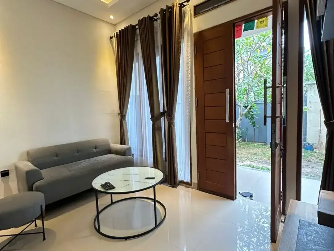 Pulang ke Rumah Rasa Villa – Hunian Semi Villa di Lokasi Strategis - Image 6 of 10