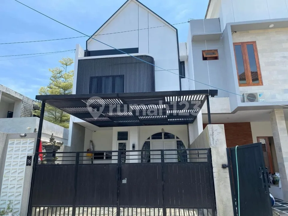 Rumah Baru Modern Lokasi Premium di Pusat Renon - Image 1 of 4