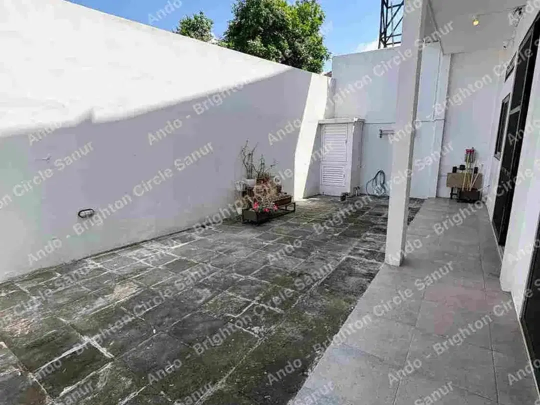 RUMAH MODERN 4 KAMAR TIDUR YANG BARU DIRENOVASI DAN DILENGKAPI PERABOT DI SANUR - Image 5 of 10