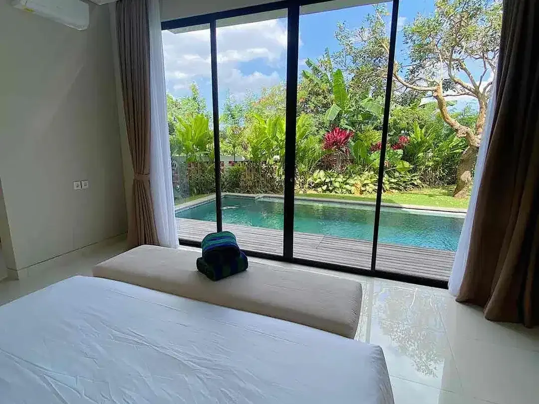 Villa Mewah Tropis Luas di Central Canggu – 4 Kamar Tidur dengan Kolam Renang Pribadi - Image 9 of 10