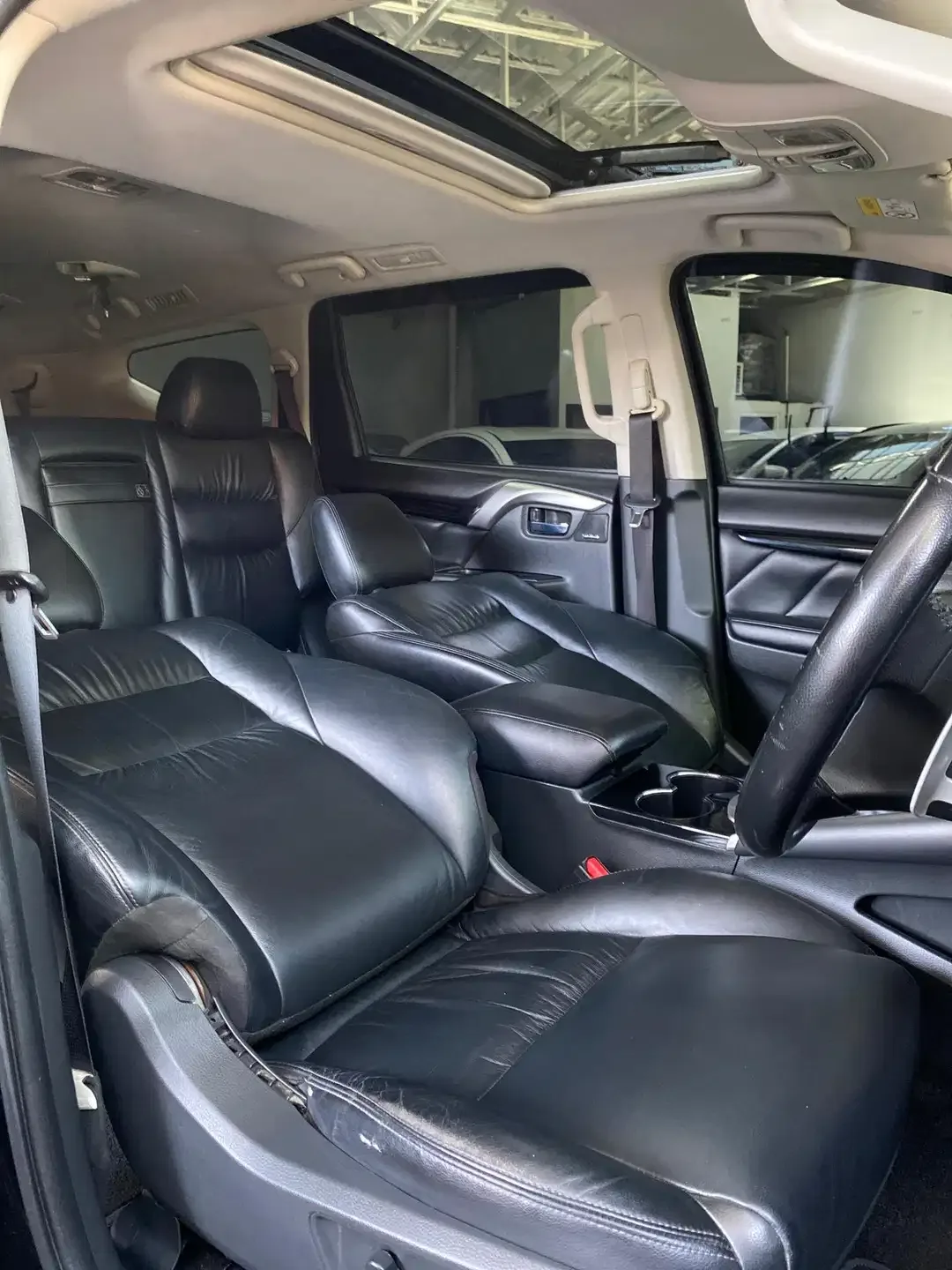 Pajero Sport Dakar 4x2 Rockford Black Edition 2019 - Image 8 of 10