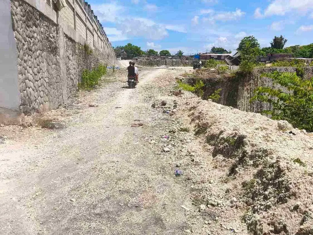 dikontrakkan tanah 1 hektar IDR 20 JT/are/tahun kawasan Melasti beach Ungasan Kuta Selatan Badung Bali - Image 8 of 10