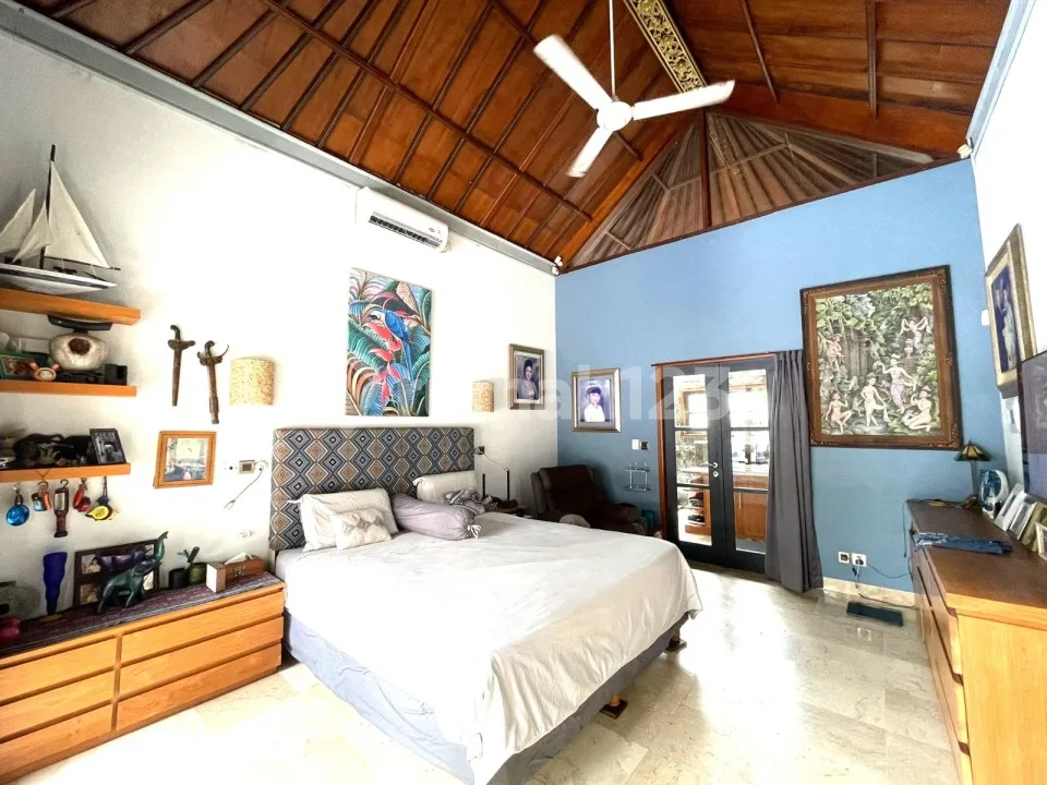 Dijual Villa 4 BR Luas 475 Private Pool Dekat dengan Pantai - Image 3 of 4