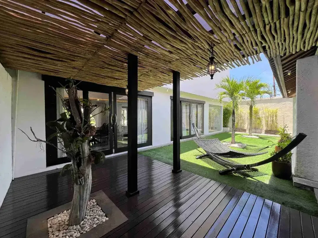 Luxury Villa Komersial Mewah 150 Meter ke Pantai Seminyak - Image 9 of 10