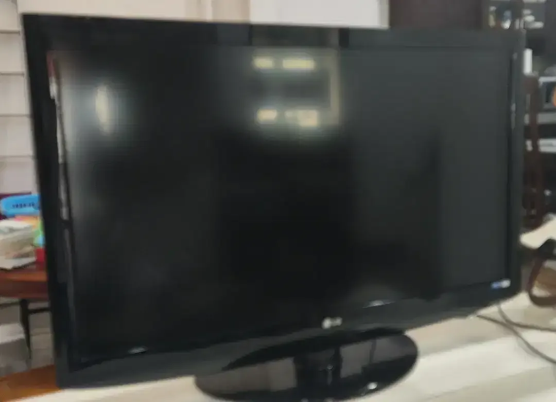 TV LG 42 inch murah - Image 1 of 4