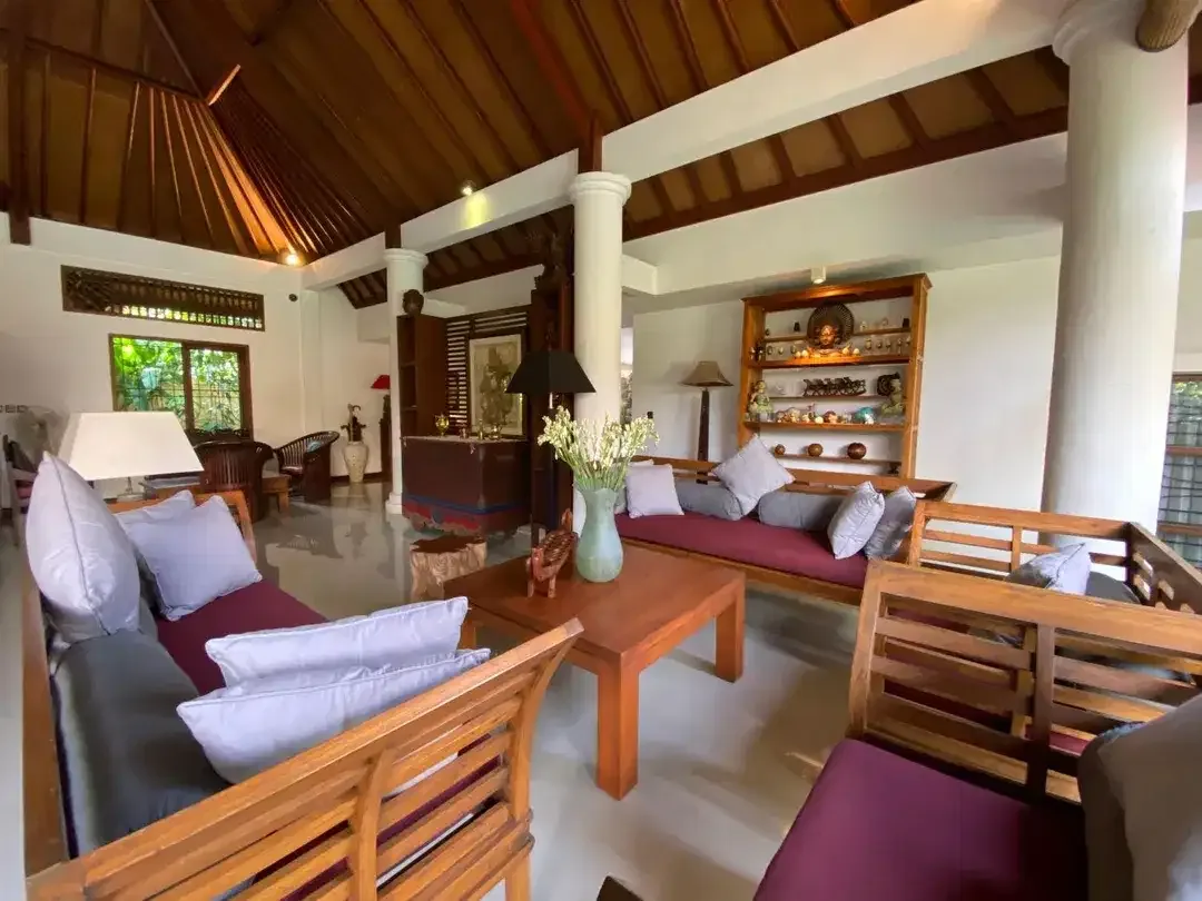 Villa Tersembunyi Dengan Gaya Klasik Dengan Suasana Hijau Dan Tenang Jimbaran - Image 6 of 10