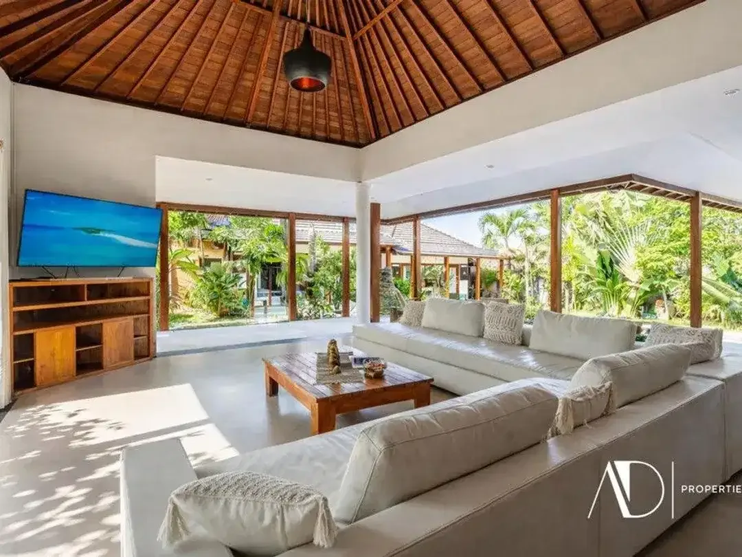 MOTIVATED SELLER | LEASEHOLD 40-YEAR 5-BEDROOM VILLA IN KEROBOKAN - Image 6 of 10