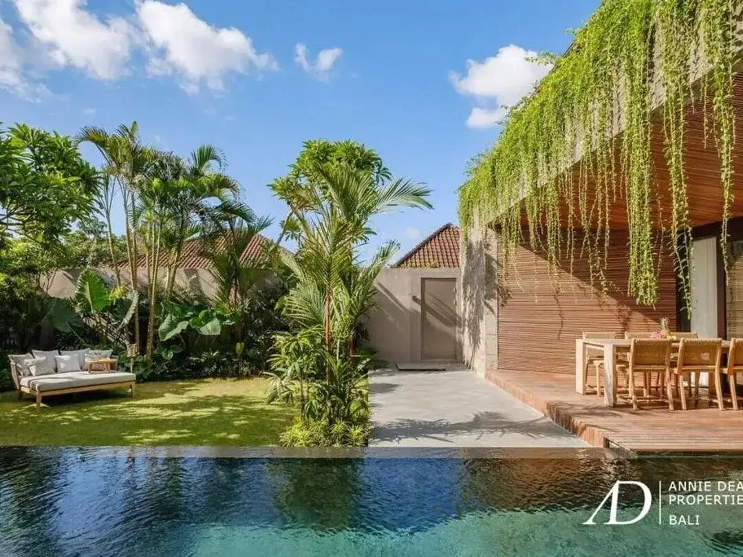 FREEHOLD | MODERN VILLA WITH COMMERCIAL SHOPFRONT IN CENTRAL CANGGU - Image 1 of 10