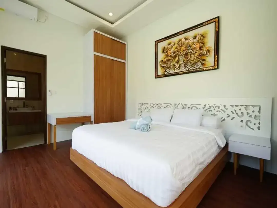 Villa Modern Baru 4 Kamar di Berawa, Canggu - Lokasi Premium - Image 2 of 9