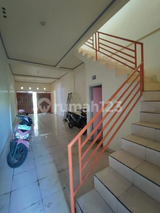For Sale, Ruko 2 Lantai Pinggir Jalan Provinsi di Tabanan dilengkapi Basement dan Kamar Staff Cocok Untuk Kantor, Usaha Perdagangan, Simpan Pinjam, Koperasi, Instansi Pemerintah. - Image 3 of 4
