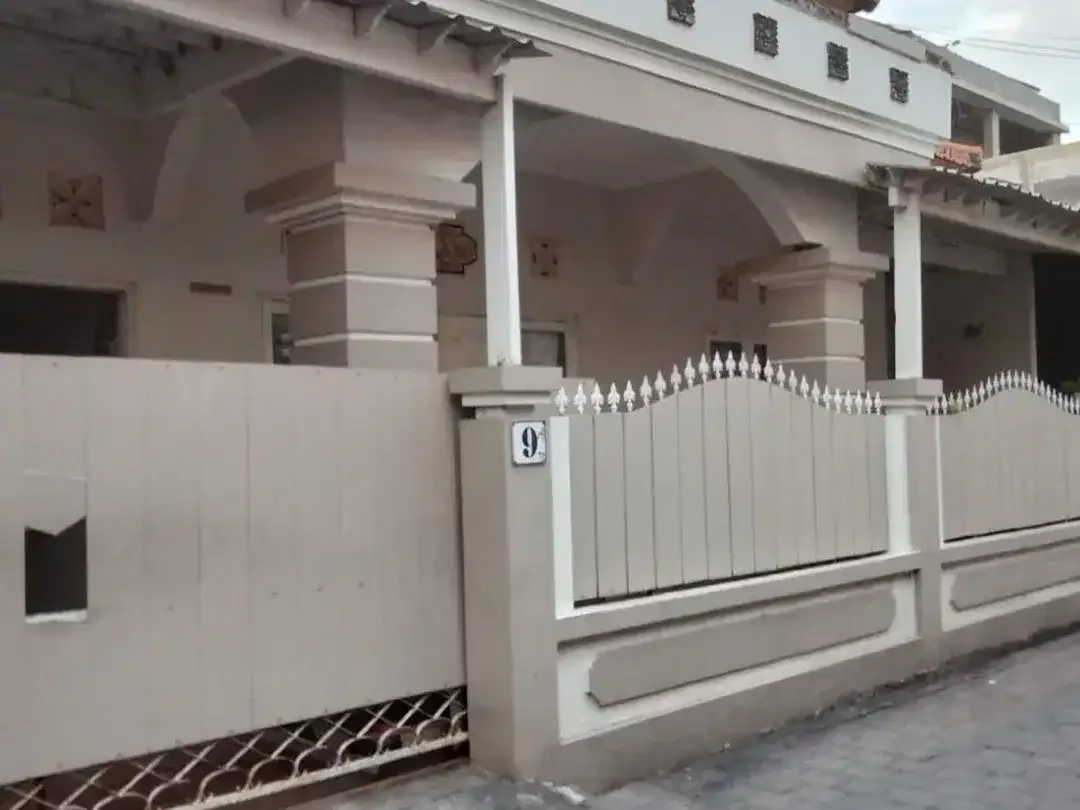 Tinggal Praktis di Tengah Kota – Rumah Modern Minimalis - Image 1 of 10