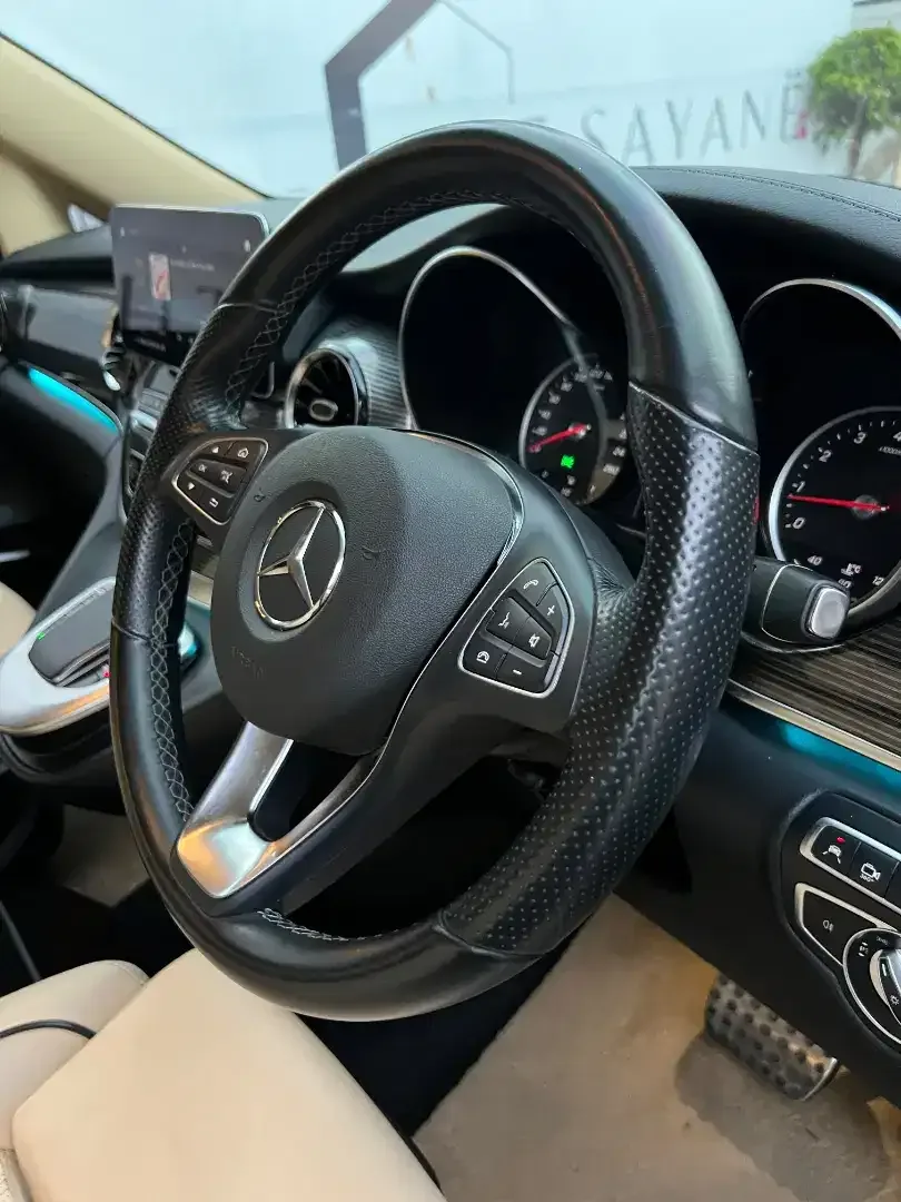MERCEDES BENZ V250 AVANTGARDE 2022 BLACK LOMBARDI - Image 5 of 10