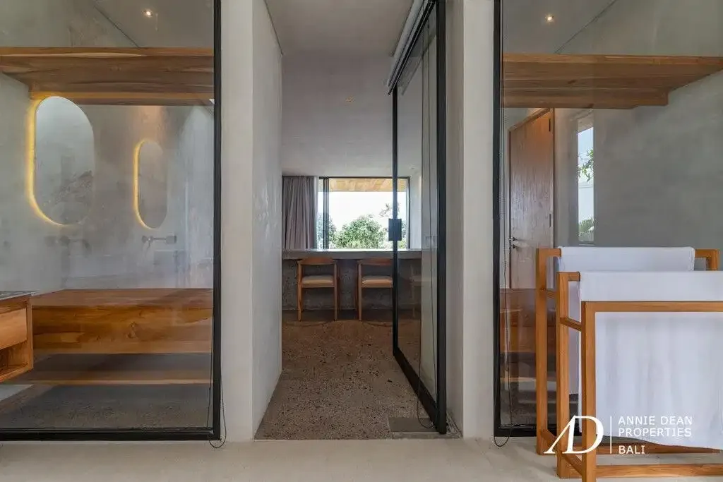 LEASEHOLD | MODERN VILLA WITH RICE FIELD VIEWS IN TUMBAK BAYUH - Image 4 of 10