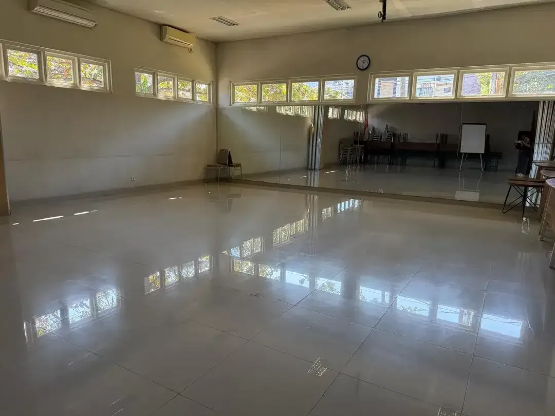 Disewakan gedung dengan luas tanah yg luas di area Renon - Image 6 of 10