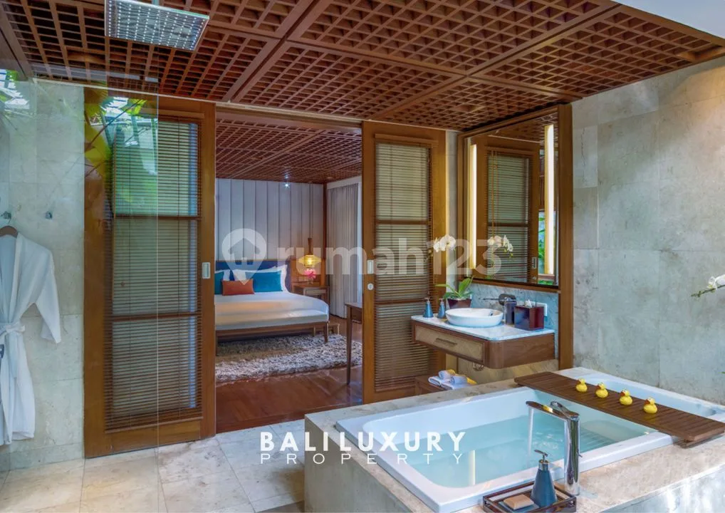 Vila Mewah Hak Milik di Golden Triangle Seminyak - Peluang Investasi Premium - Image 2 of 4