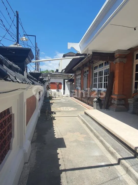 Disewakan Rumah Luas 1 Lantai 5Br di Renon Denpasar - Image 1 of 4