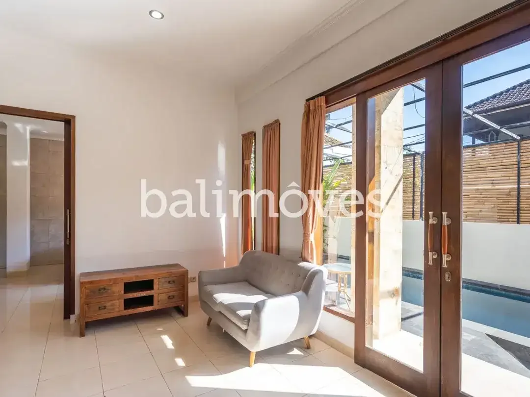 Disewakan Vila Dua Lantai Empat Kamar Tidur di Tepi Pantai Sanur - Image 7 of 10