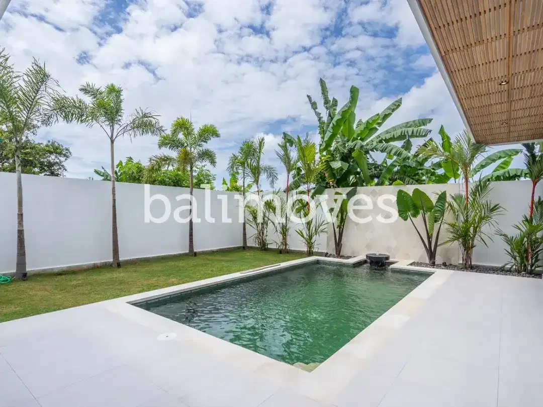 Vila Baru Dua Kamar Tidur Bergaya Tropis Modern di Sanur - Image 3 of 10