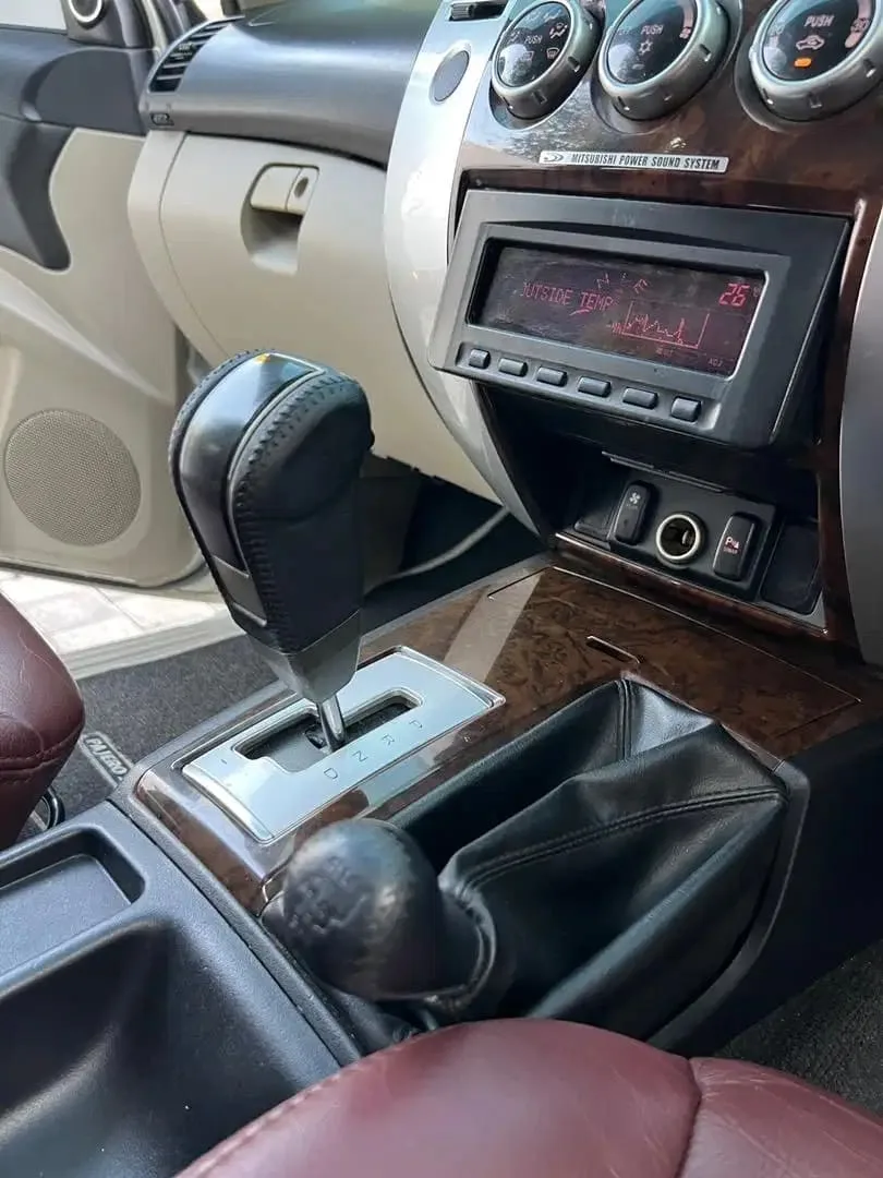 MITSUBISHI PAJERO SPORT DAKAR 4x4 2014 PMK DIESEL AT PUTIH - Image 7 of 10