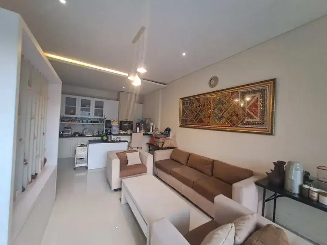 Contemporary Comfort and Prime Location - Image 4 of 10