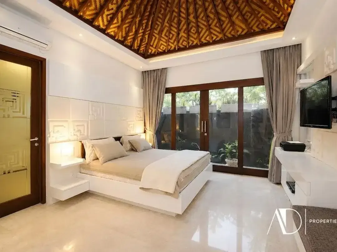 FREEHOLD | MODERN CONTEMPORARY 3-BEDROOM VILLA NEAR SEMINYAK - Image 10 of 10