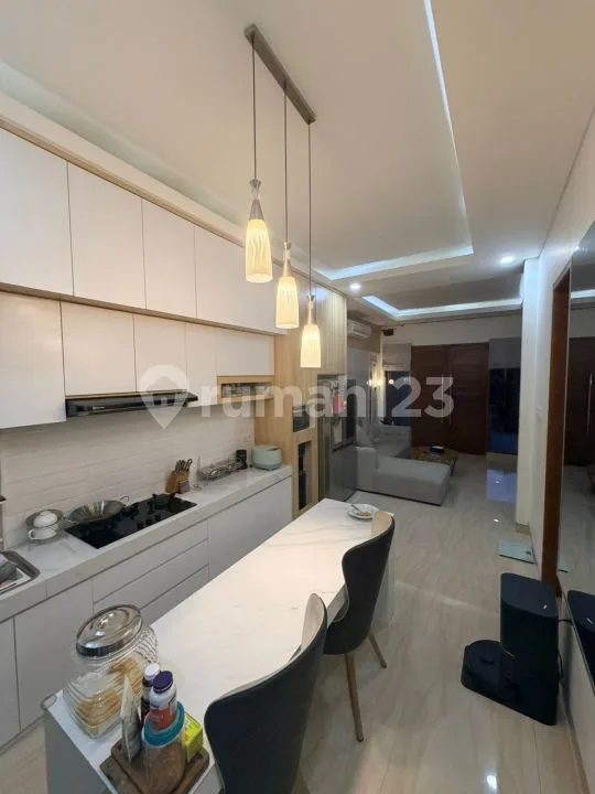 Modern Three Bedroom House In Kerobokan Close To Canggu - Image 4 of 4