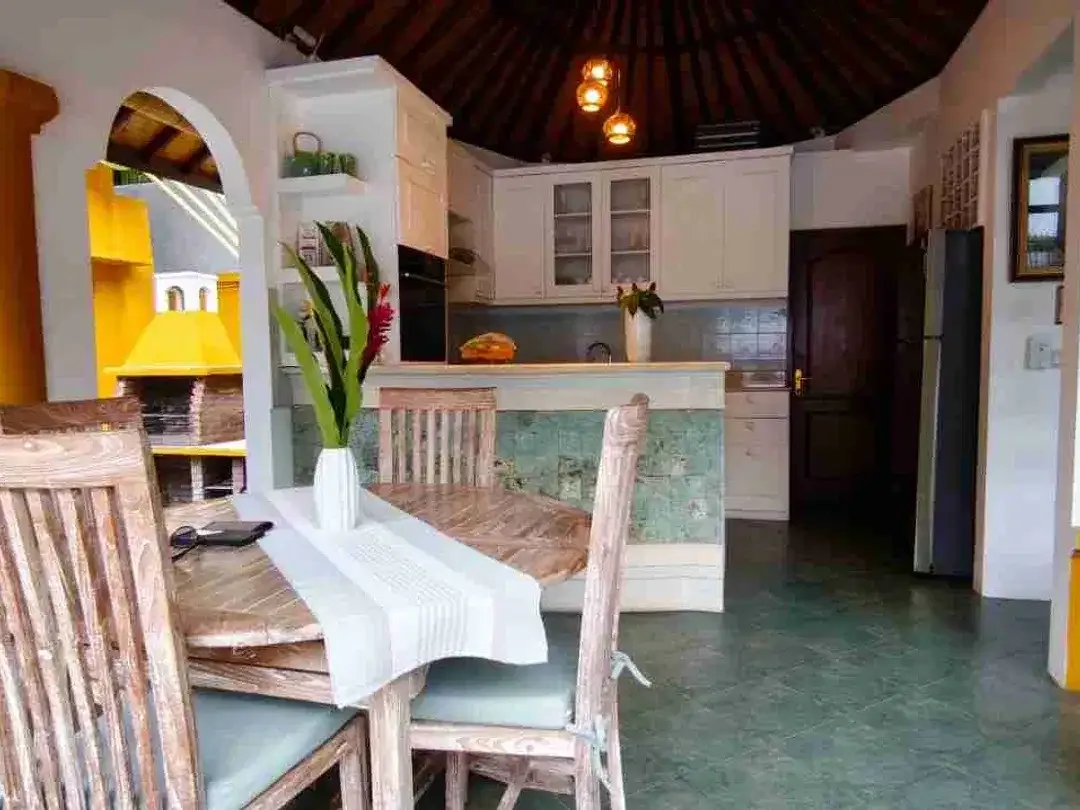 Villa Tropis Dengan Sentuhan Balinese di Pantai Saba Gianyar - Image 10 of 10