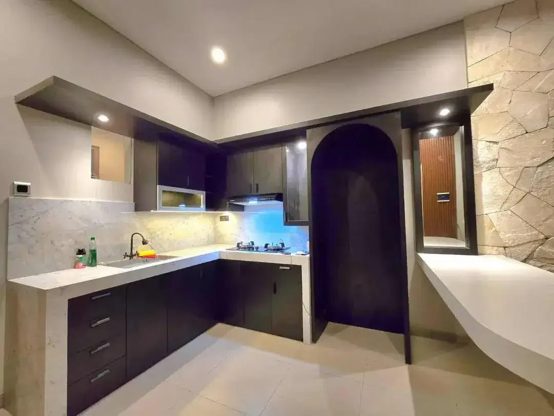 BRAND NEW VILLA 3BR WITH ROOFTOP FURNISHED BEST LOKASI DI NUSA DUA - Image 7 of 10