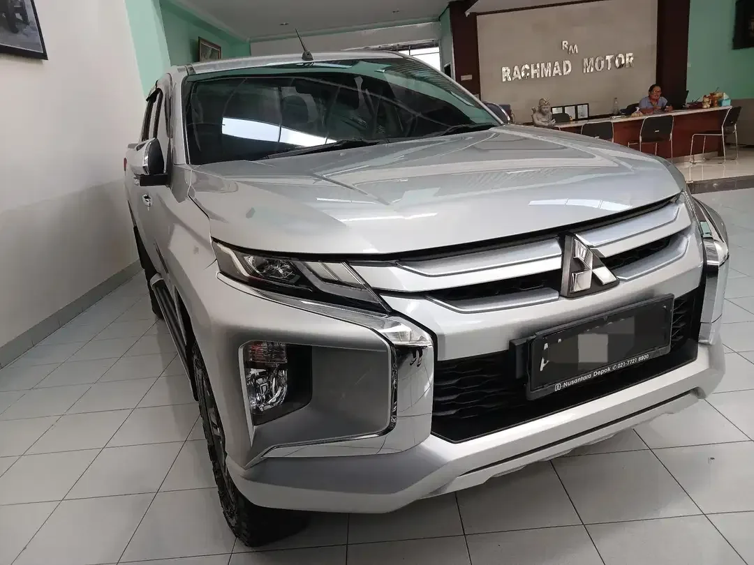Mitsubishi Triton Exceed Double Cabin 2019 Silver Metalik M/T - Image 2 of 5