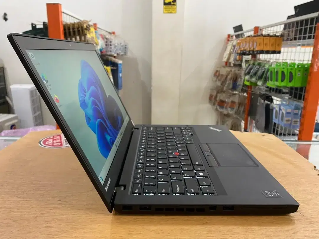 Lenovo ThinkPad T450S Core i7 Ram 8GB SSD 128GB Slim Mulus Murah - Image 4 of 10