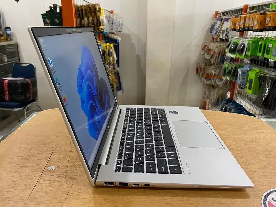 Laptop HP Elitebook 840 G9 Core i7Gen12 Ram 16GB SSD 256GB Slim Mulus - Image 4 of 10