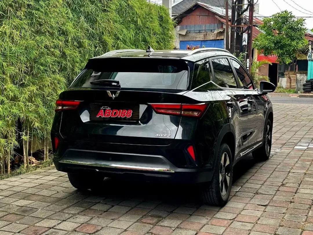 Hatchback Canggih | Wuling Alvex EX Sunroof Metik 2023 Hitam - Image 4 of 10
