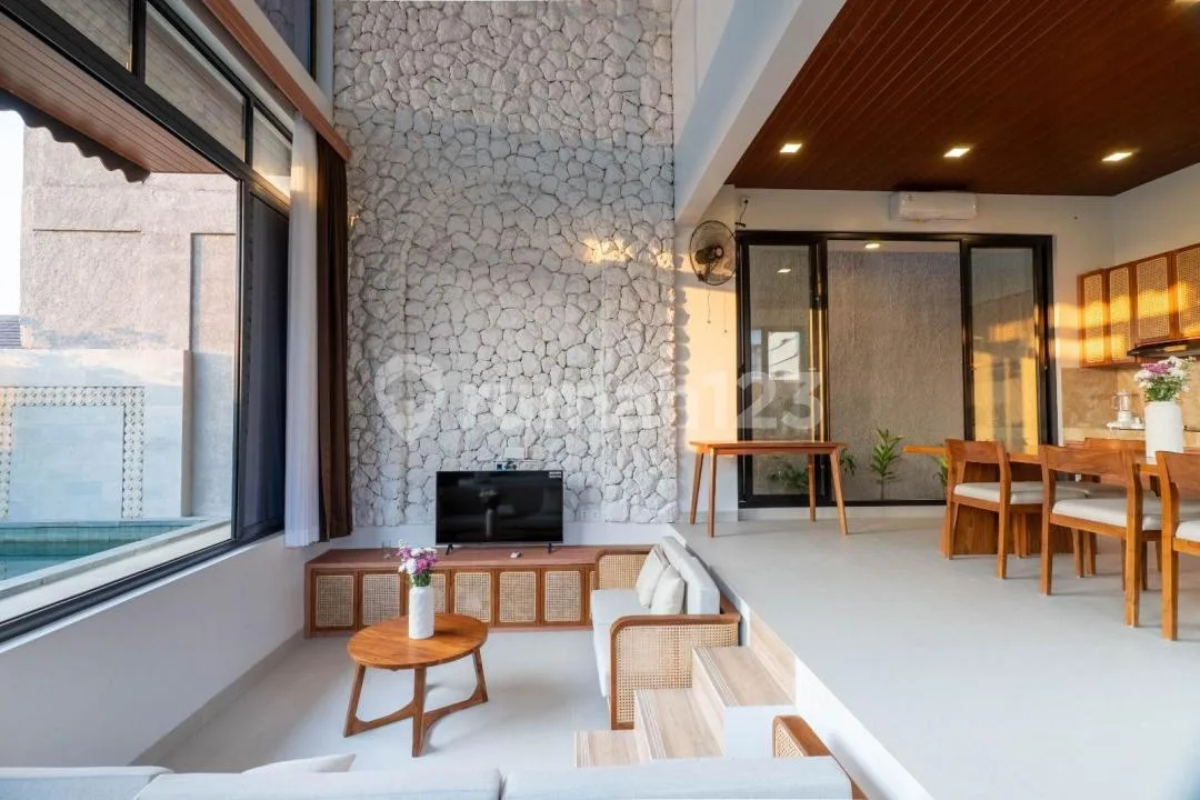 Charming 3-Bedroom Private Pool Villa In Peaceful Babakan Canggu - Image 3 of 4