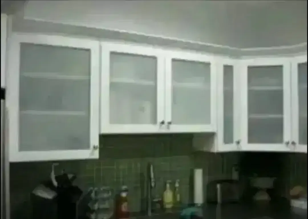 Pasang stiker sanblas kacafilm pd kaca kitchen set dapur ada kaca film - Image 1 of 1