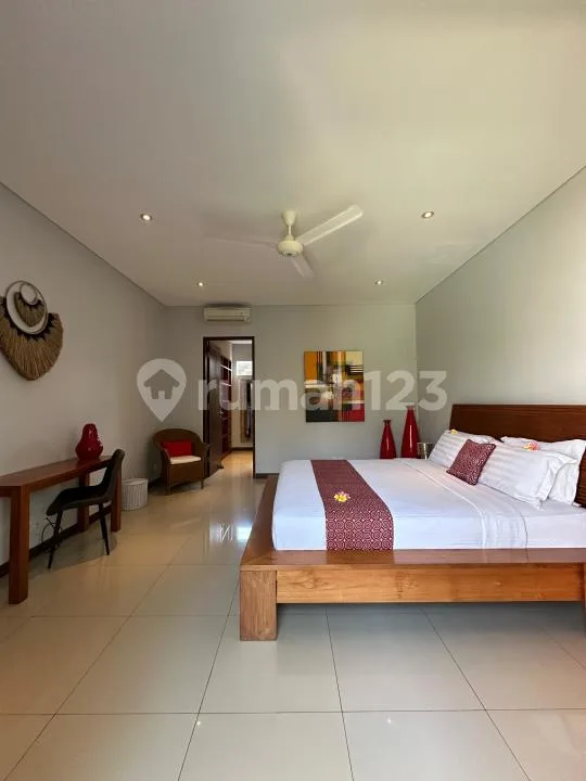 Villa Modern Tropis Canggu Dekat Pantai Batu Bolong - Image 3 of 4