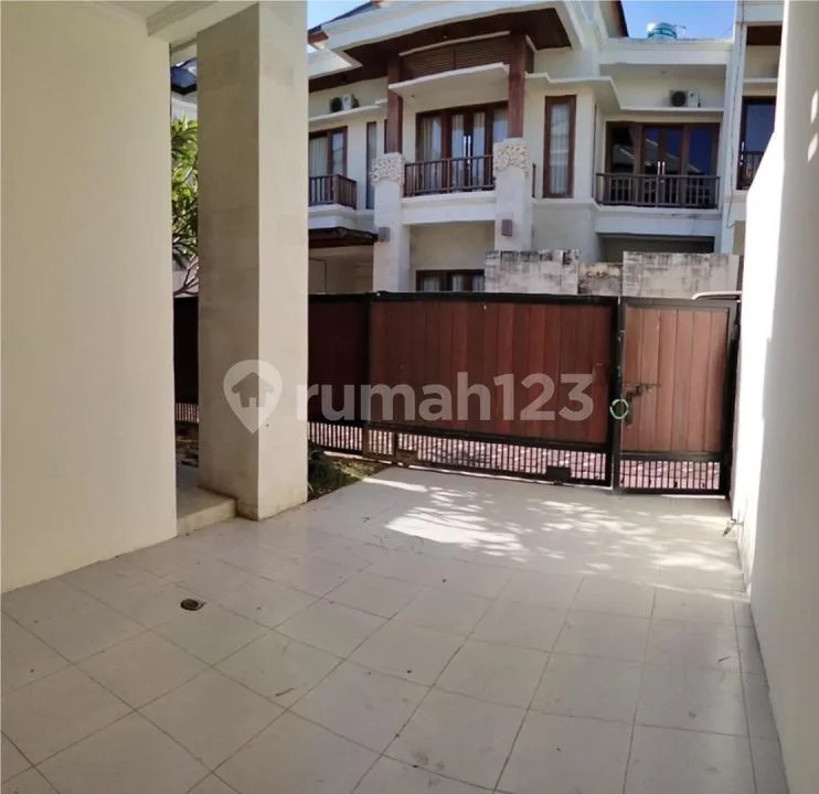 Disewakan Rumah 2 Lantai Minimalis Modern One Gate di Denpasar - Image 3 of 4