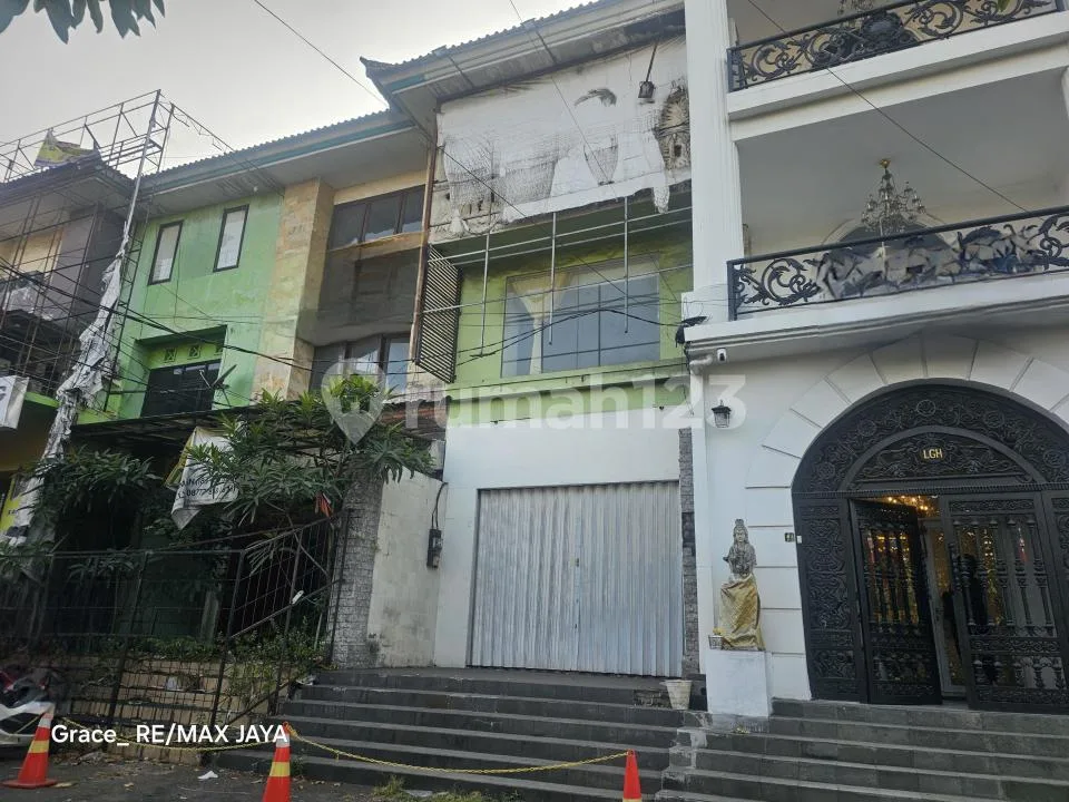 Jual Murah! Ruko 3 Lantai- 2 Are di Area Kuta - Image 1 of 4