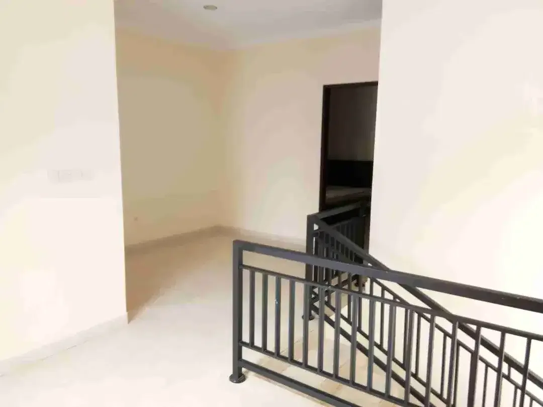Disewakan Rumah Minimalis 2 Lantai, Furnished di Panjer, dekat Renon dan Sanur - Image 2 of 10