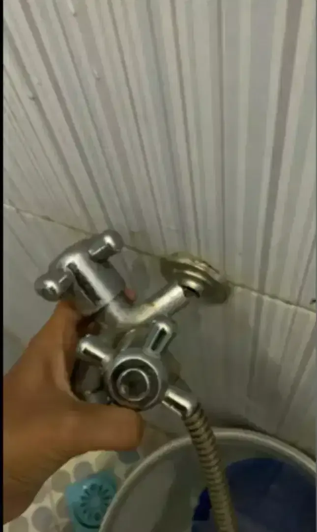 Servis pompa air, kloset duduk, water heater,kuras tandon,kran patah - Image 7 of 7