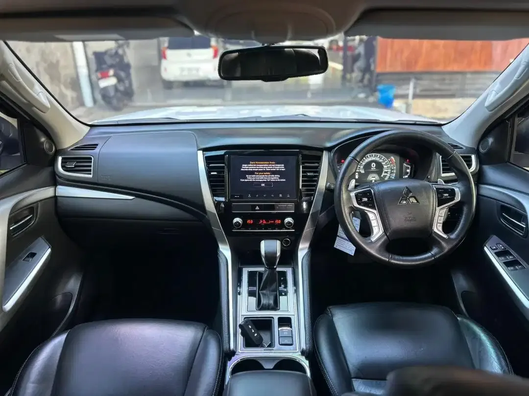 PAJERO DAKAR 2022 NEW MODEL LOW KM ISTIMEWA SIAP PAKAI - Image 8 of 10